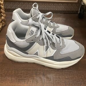 New Balance 57/40 big kids size 5 which fits like a women’s 6/6.5